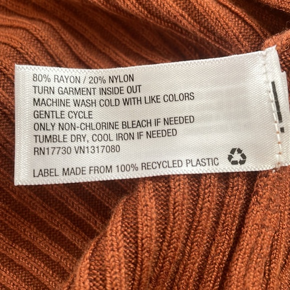 Button down long cardigan size small wild fable in a nylon rayon blend, rust - Picture 4 of 4